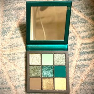 Huda Beauty Emerald Obsessions Eyeshadow Palette